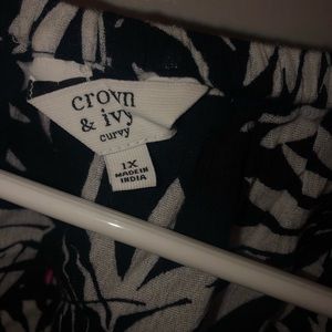 Crown and Ivy. Tropical shirt 1x